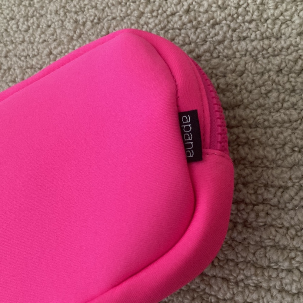 NEW Apana See Me Run Belt Bag Adjustable Zippered Hot Pink One Size O/S NWT - Picture 3 of 9